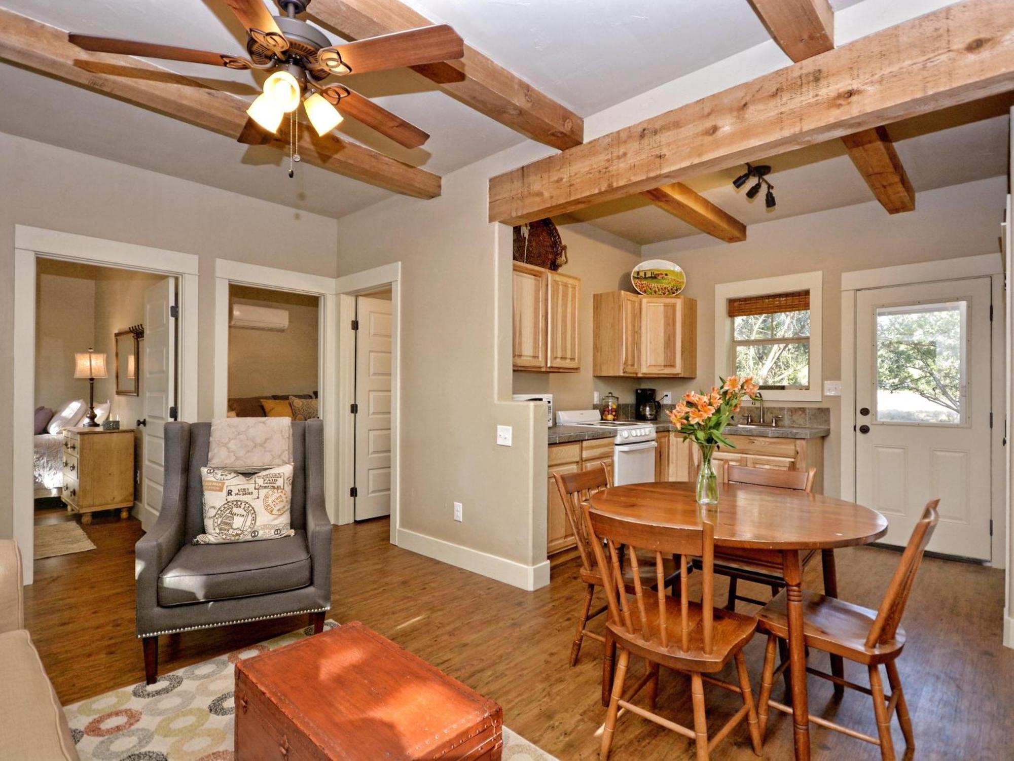 Cabins At Flite Acres - Mountain Laurel Wimberley Εξωτερικό φωτογραφία